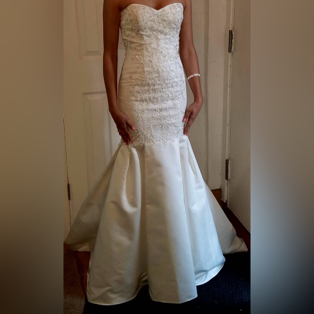 Davids Bridal trumpet wedding dress with lace bodice